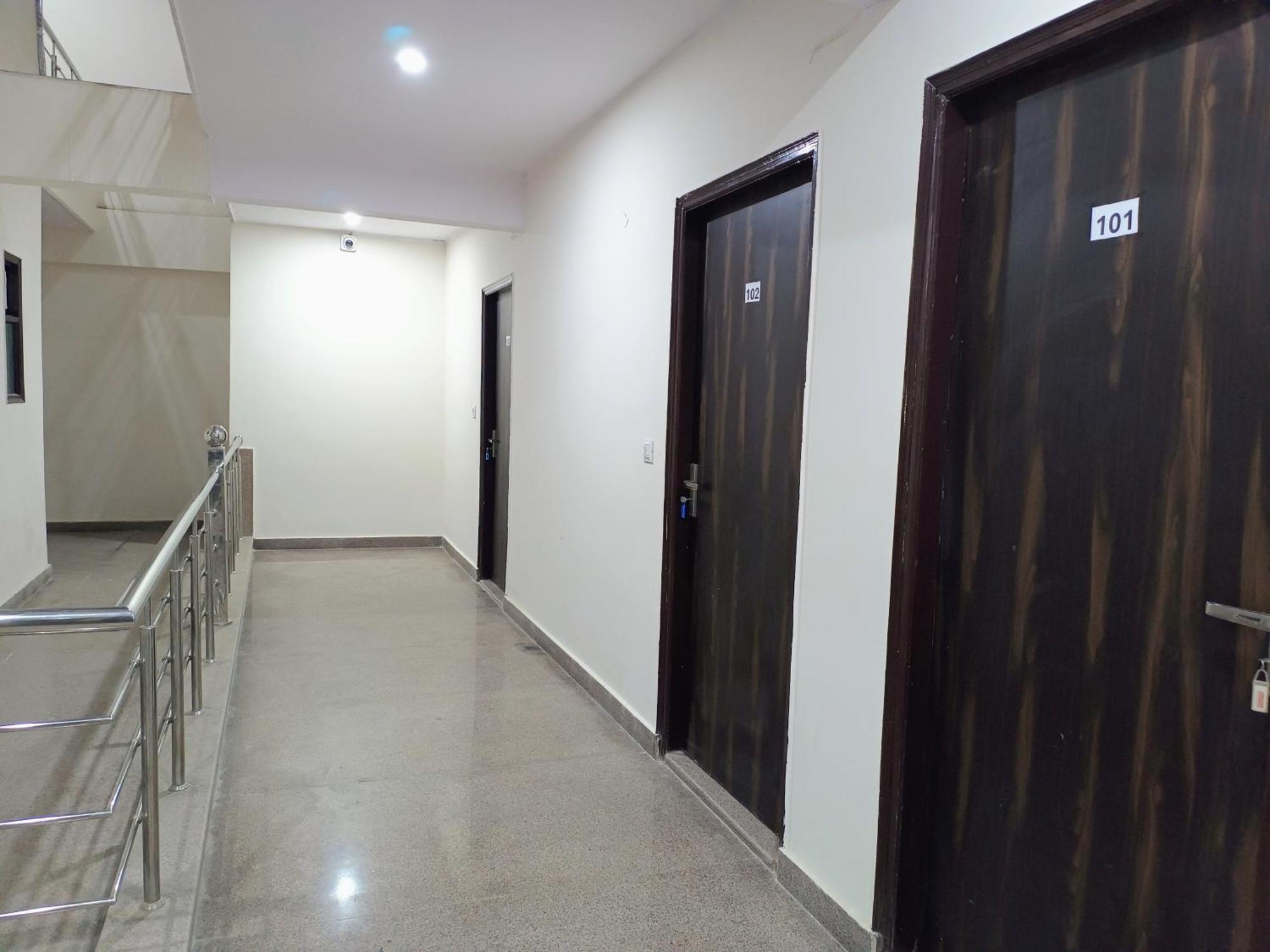 Hotel Krishna Tower Delhi  Exterior photo