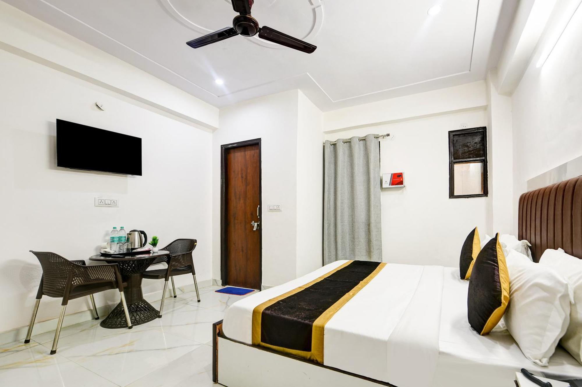 Hotel Krishna Tower Delhi  Exterior photo