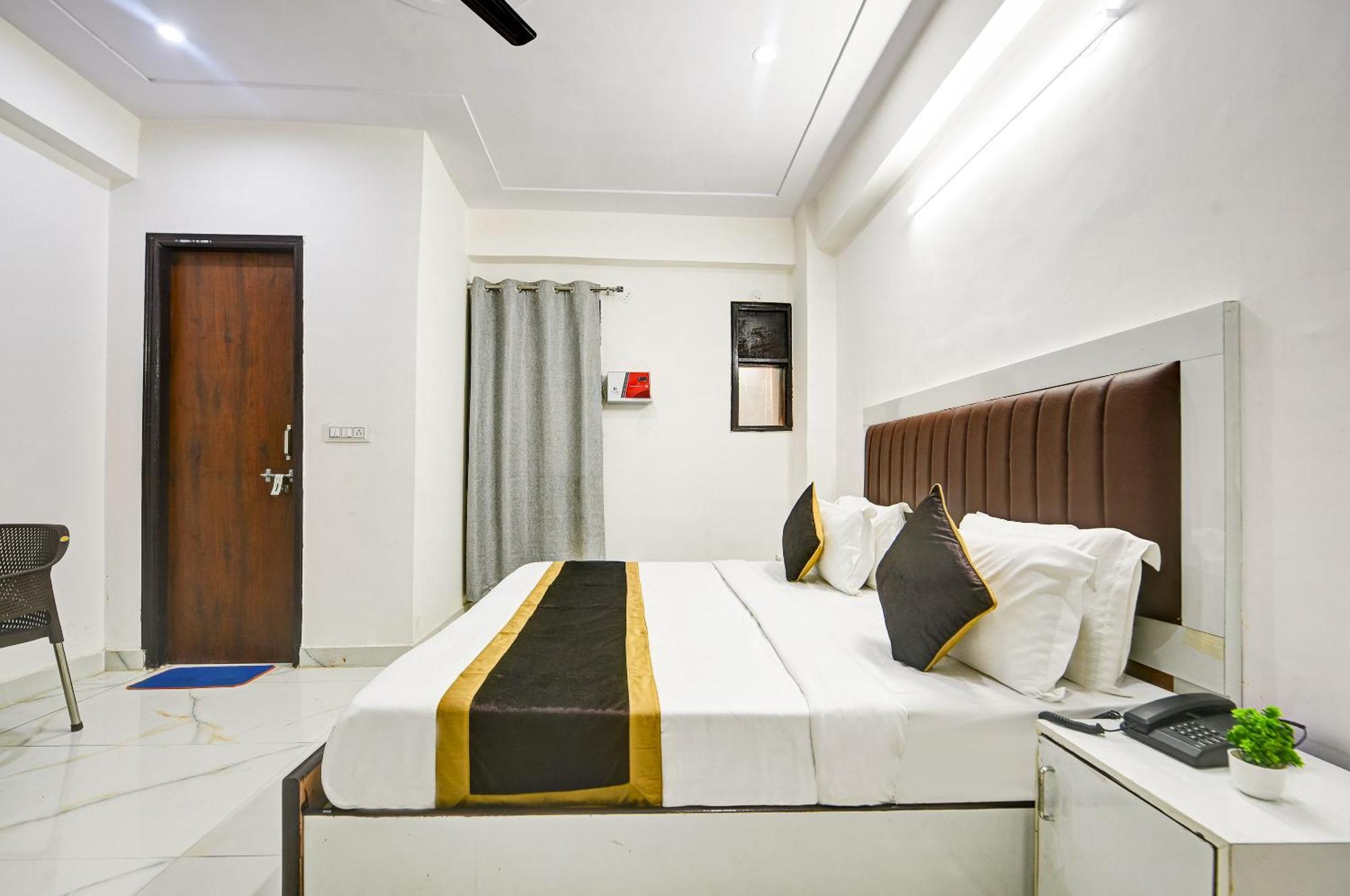 Hotel Krishna Tower Delhi  Exterior photo