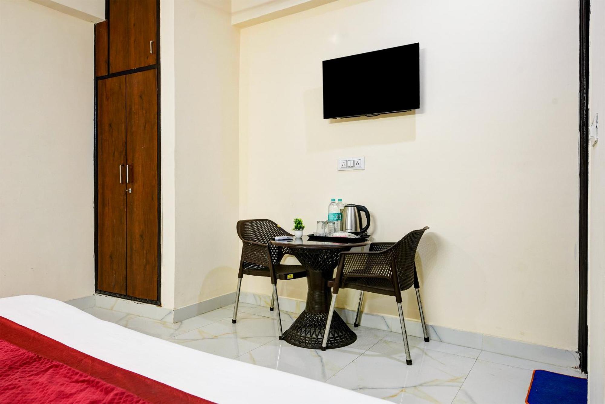 Hotel Krishna Tower Delhi  Exterior photo