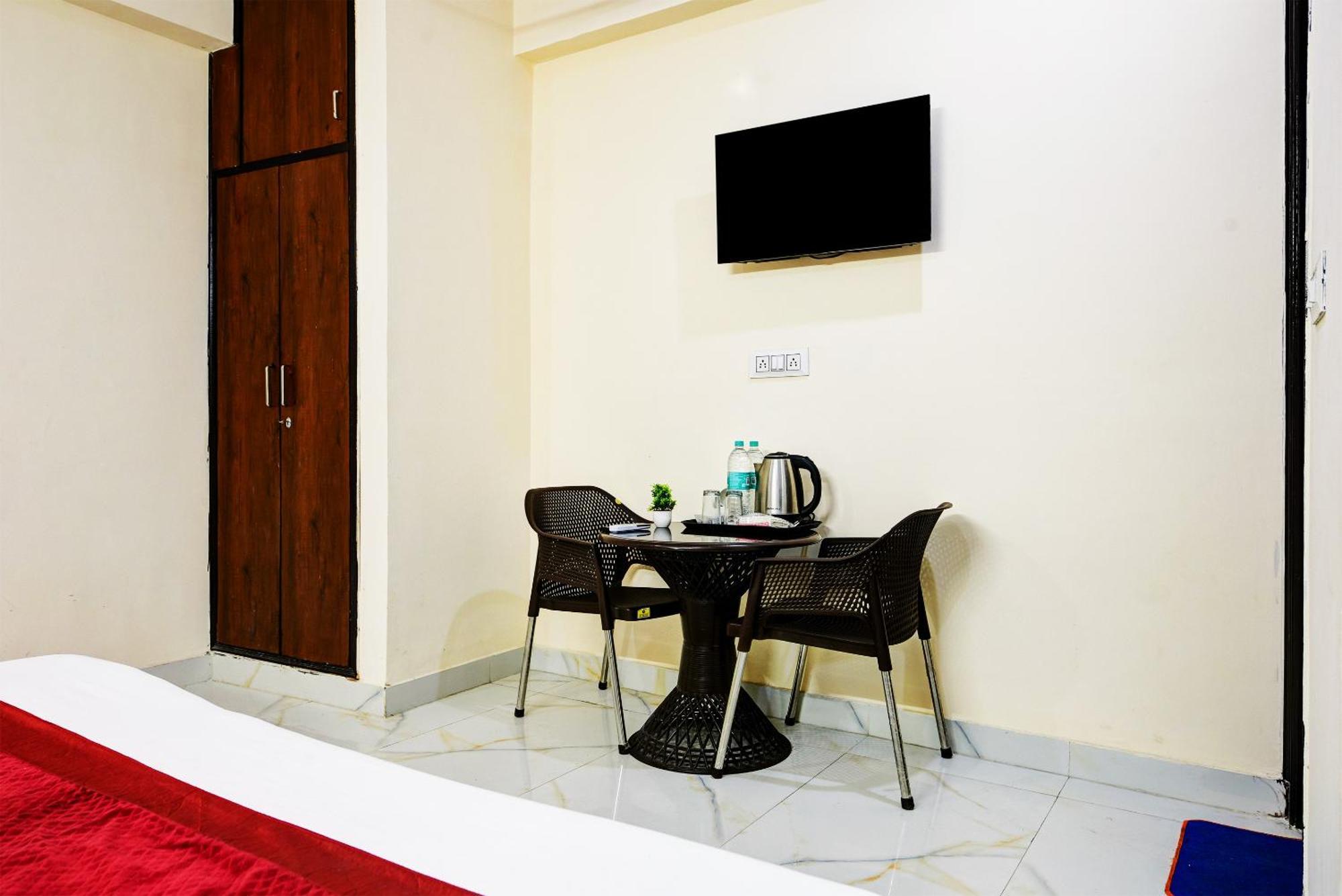 Hotel Krishna Tower Delhi  Exterior photo